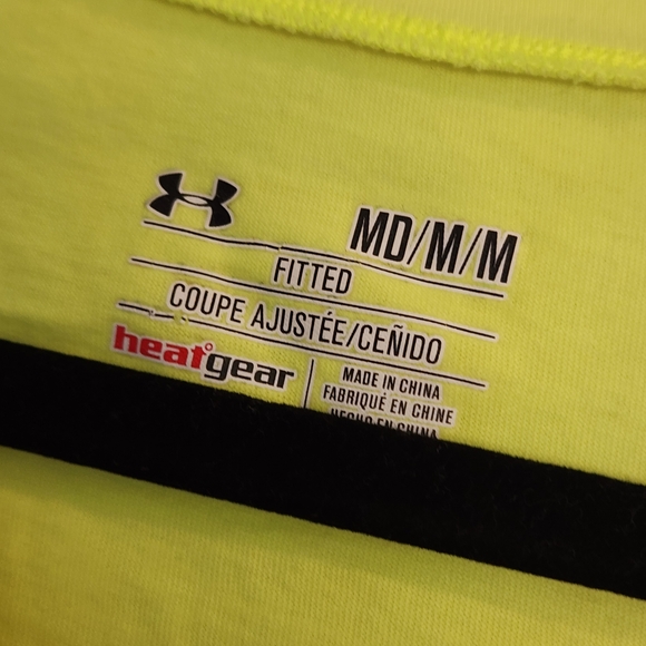 Under Armour Women's Neon Yellow V-Neck Tee Size M Euc - Picture 3 of 4